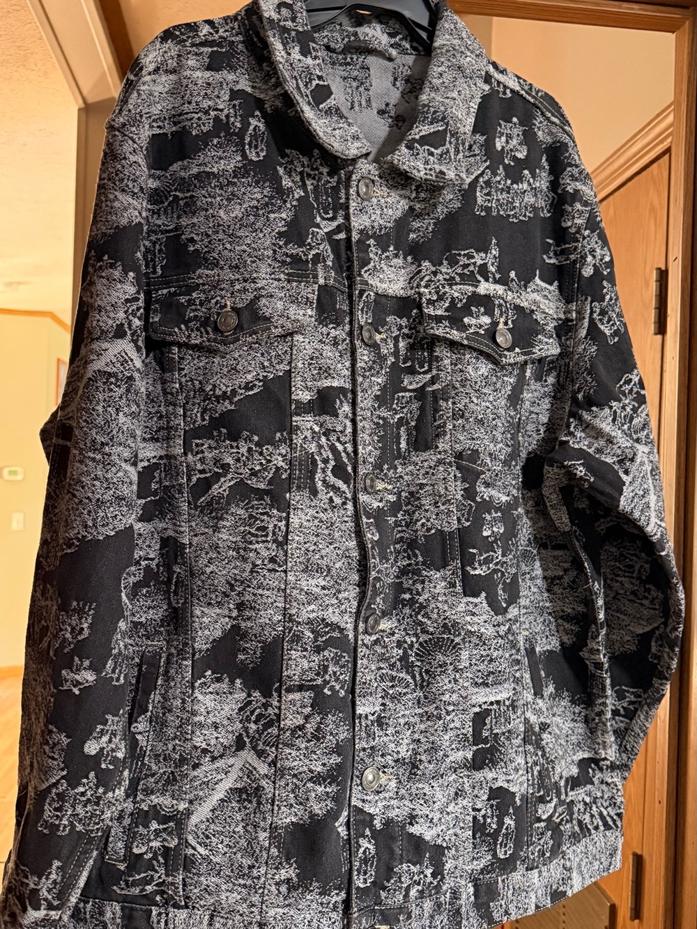 Amazon Black & White Patterned Lightweight Shirt Jacket